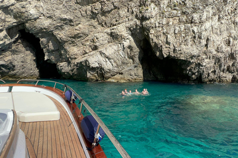 Capri: Secret Corners Boat Tour with Local Skipper
