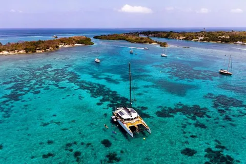 Cartagena:Excursion to Rosario Island by catamaran and lunch