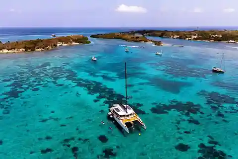 Cartagena:Excursion to Rosario Island by catamaran and lunch