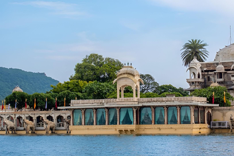 Udaipur: Instagram Photo Tour with Boat Ride & Sunset Views Tour by Car with an Expert Guide