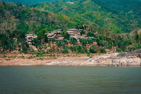 Depuis Luang Prabang : Bateau lent vers Huay Xai 2 jours, 1 nuit