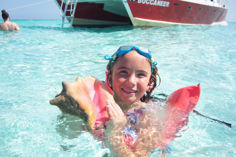 Grand Cayman: Catamaran Cruise with Stingray City & Snorkel