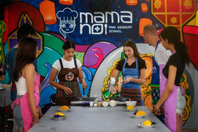 Visit Chiang Mai Cooking Class with Organic Farm at Mama Noi in Chiang Mai
