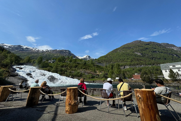 Passeio de bicicleta elétrica de Hellesylt a Norangsdalen