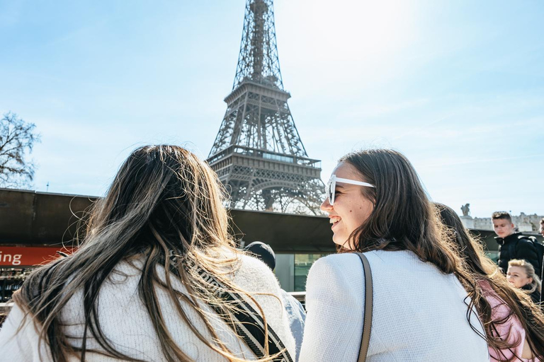 Paris: Seine River Sightseeing Cruise with Parisian Macaron Paris: Seine Day/Evening Cruise & Macaron Experience