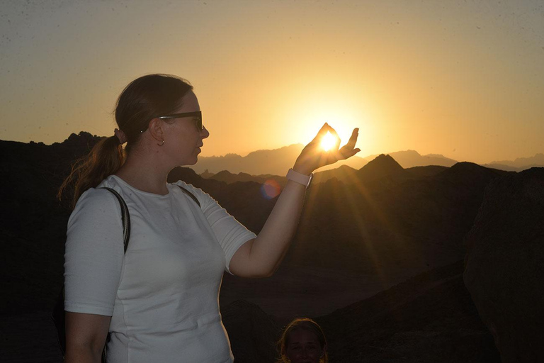 Hurghada: Observação de estrelas com jantar à luz de velas com quadricicloObservação de estrelas com um passeio de jipe