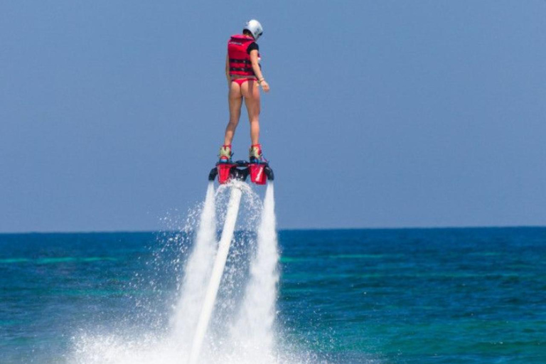 Bali watersportactiviteiten op het strand van Tanjung BenoaTicket voor: Flyboard