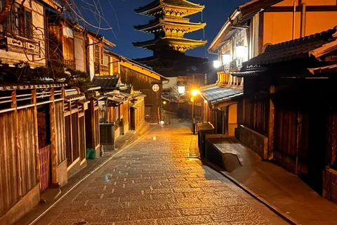 Kyoto: Gion Magical Night Walking Tour & Daytime Tour