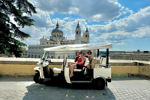 Madrid: Private Tuk Tuk Tour with Expert Guide and Panoramic Views The Classics Tour ~ Discover Madrid in 60 minutes from your STARTING POINT!