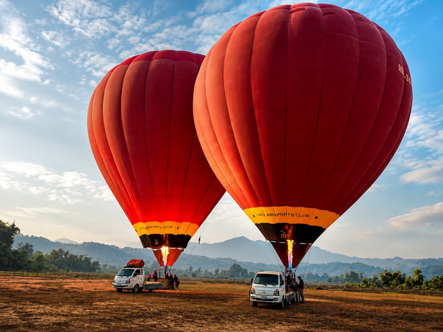 Vang Vieng: Long-tail Boat Ride & Balloon Flight