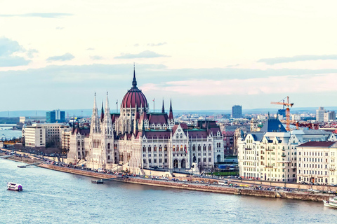 Privater Transfer: Wien nach Budapest mit 2 Stunden Sightseeing