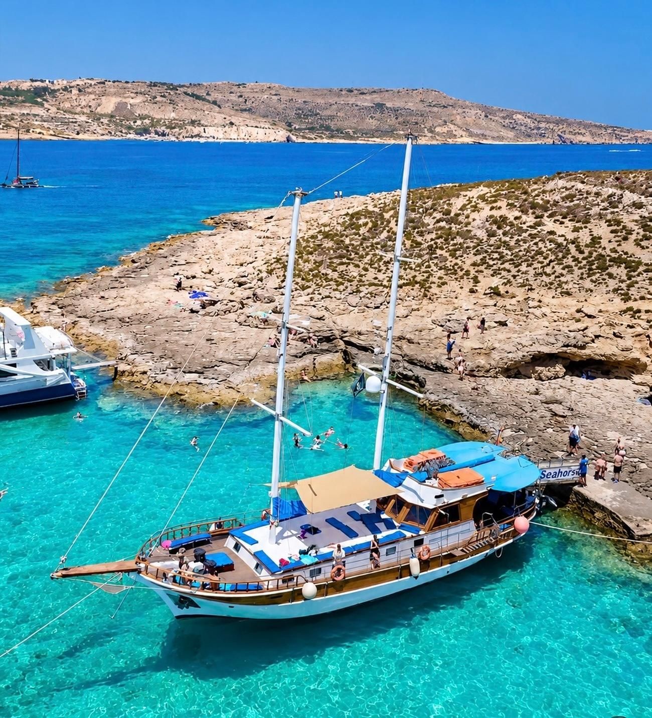 Bootstour nach Comino & Gozo: Blaue Lagune, Meereshöhlen & Schwimmen