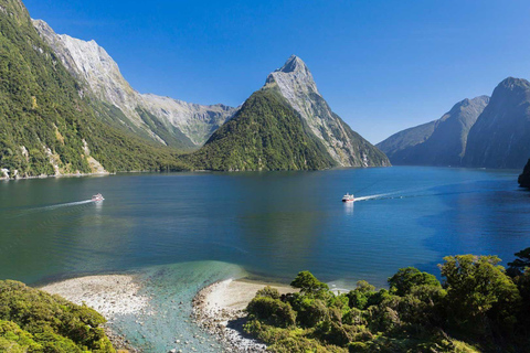 Queenstown: excursión de 1 día a Milford Sound con crucero y pícnicQueenstown: Milford Sound Day Trip with Cruise &amp; Flight