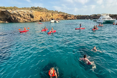 Ibiza: Paseo en barco privado, tapas con barra libre y deportes acuáticos gratuitos