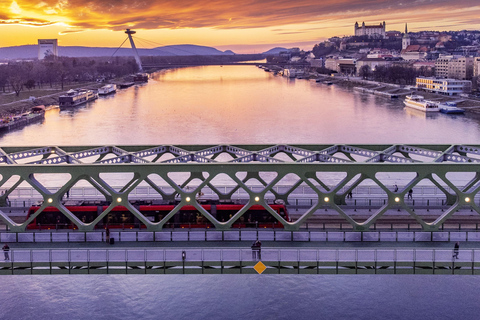 Bratislava: Evening Sightseeing Cruise w/ Unlimited Prosecco