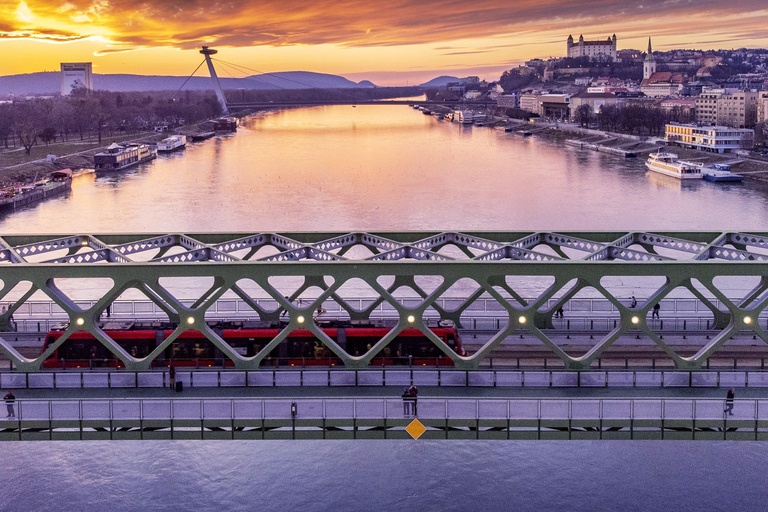 Bratislava: Evening Sightseeing Cruise w/ Unlimited Prosecco