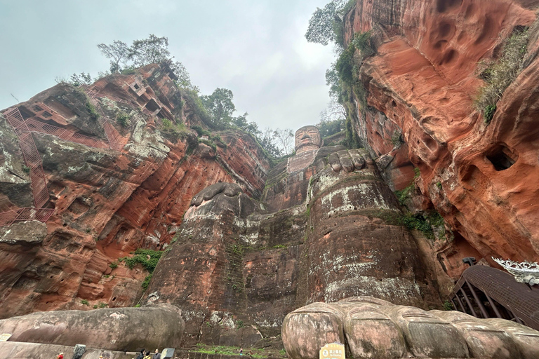 Close to Chengdu: Leshan Giant Buddha & Tasty Local Eats