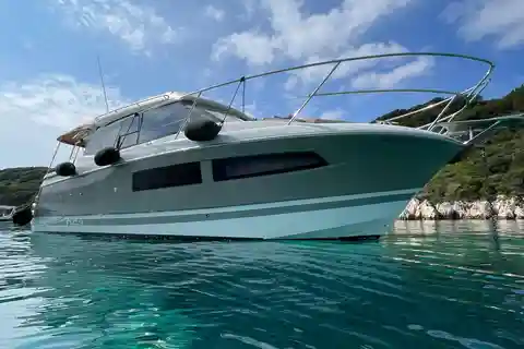 Corfu : Private Motor-Yacht Cruise with Corfu Town Views
