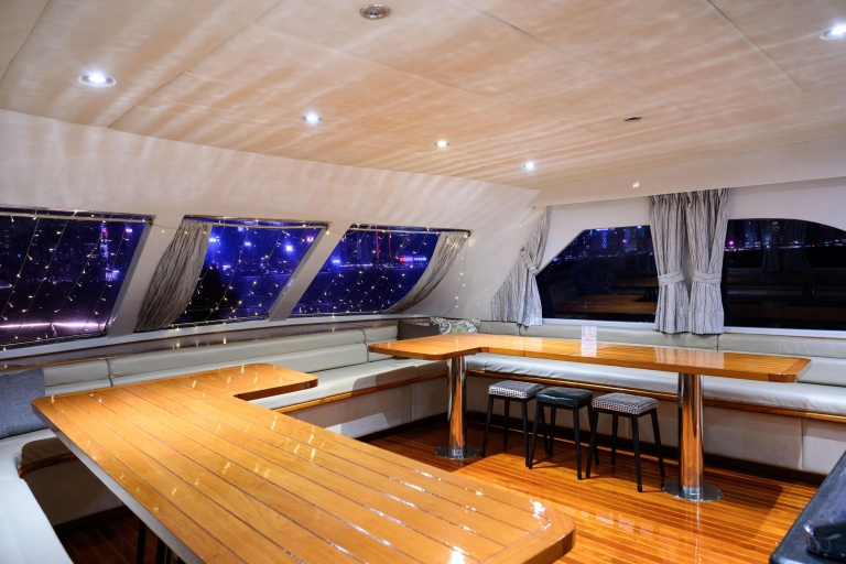 Port de Victoria : Visite nocturne en yacht avec vue imprenable