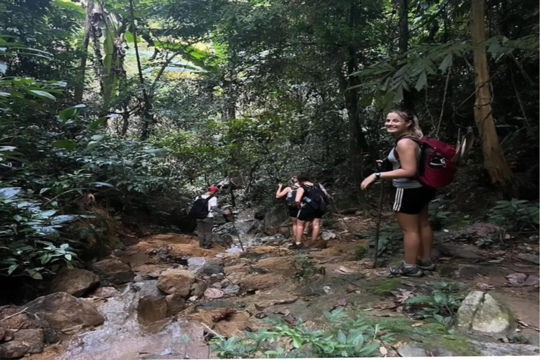 نونغ خياو: رحلة لمدة يومين، قرية همونغ، إقامة منزلية، والتجديف بالكاياك