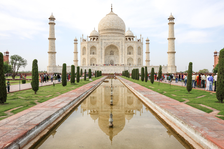 From Delhi: Private Trip of Taj Mahal, Mathura and Vrindavan Tour with Pickup and Guide