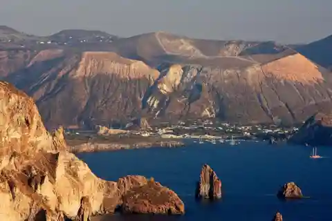 Capo d'Orlando: Mini-cruises to Vulcano and Salina Islands