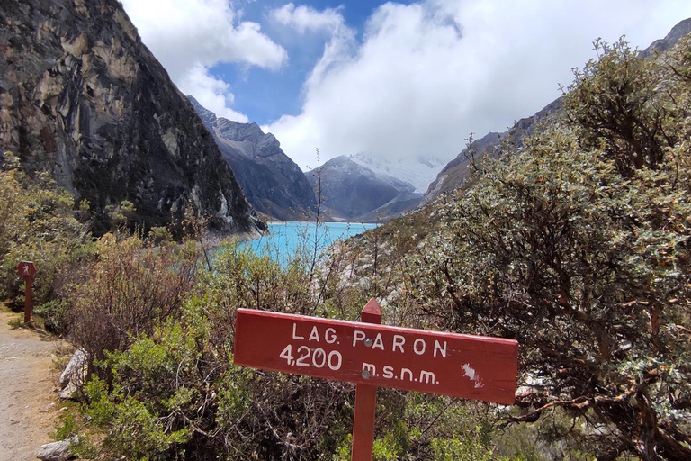 Ancash: Trekking à Laguna Parón com entrada | Dia inteiro|