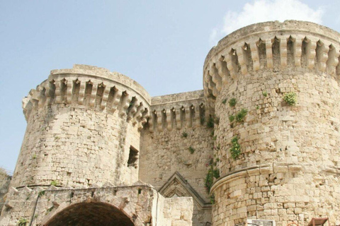 Rodas: Búsqueda del Tesoro Privada en la Ciudad Medieval con Paradas para Comer