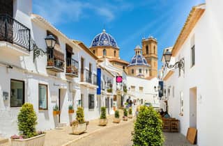 Von Valencia: Ausflug nach Guadalest, Altea und Eintritt zu den Wasserfällen von Algar