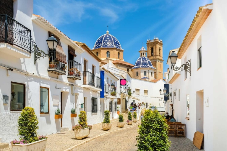 From Alicante: Guadalest and Altea Day Trip Tour in Spanish