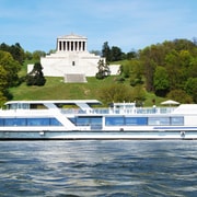 Regensburg: Sightseeing Boat Tour to Walhalla