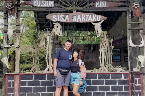 Passeio de jipe com tração nas quatro rodas pelo vulcão Merapi saindo de YogyakartaExcursão de um dia de jipe ao vulcão Merapi