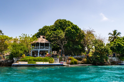 Cartagena: Rosario Islands by Catamaran with Snorkeling, Buffet, and Open Bar Rosario Islands by Catamaran with Snorkeling, Buffet, and Open Bar