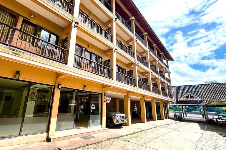 Chiang Mai: 2-Day Luang Prabang Slow Boat Tour & Hotel Chiang Mai:2-Day River Cruise to Luang Prabang&Pak Ou Caves