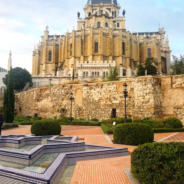 Madrid Discover The Most Photogenic Spots With A Local Getyourguide