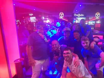 Albufeira: Geführte Kneipentour mit Shots und Spielen