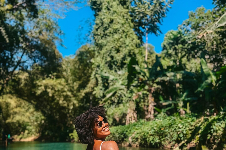 Excursión de un día en balsa de bambú por el río Martha Brae y safari por el pantanoDesde Montego Bay