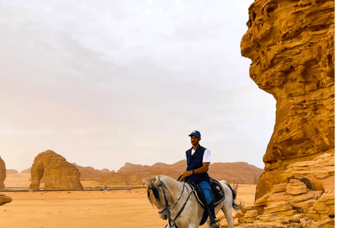 Al-Ula: escursioni a cavallo con guidaEquitazione ad Al Ula (Al Wahah Road)