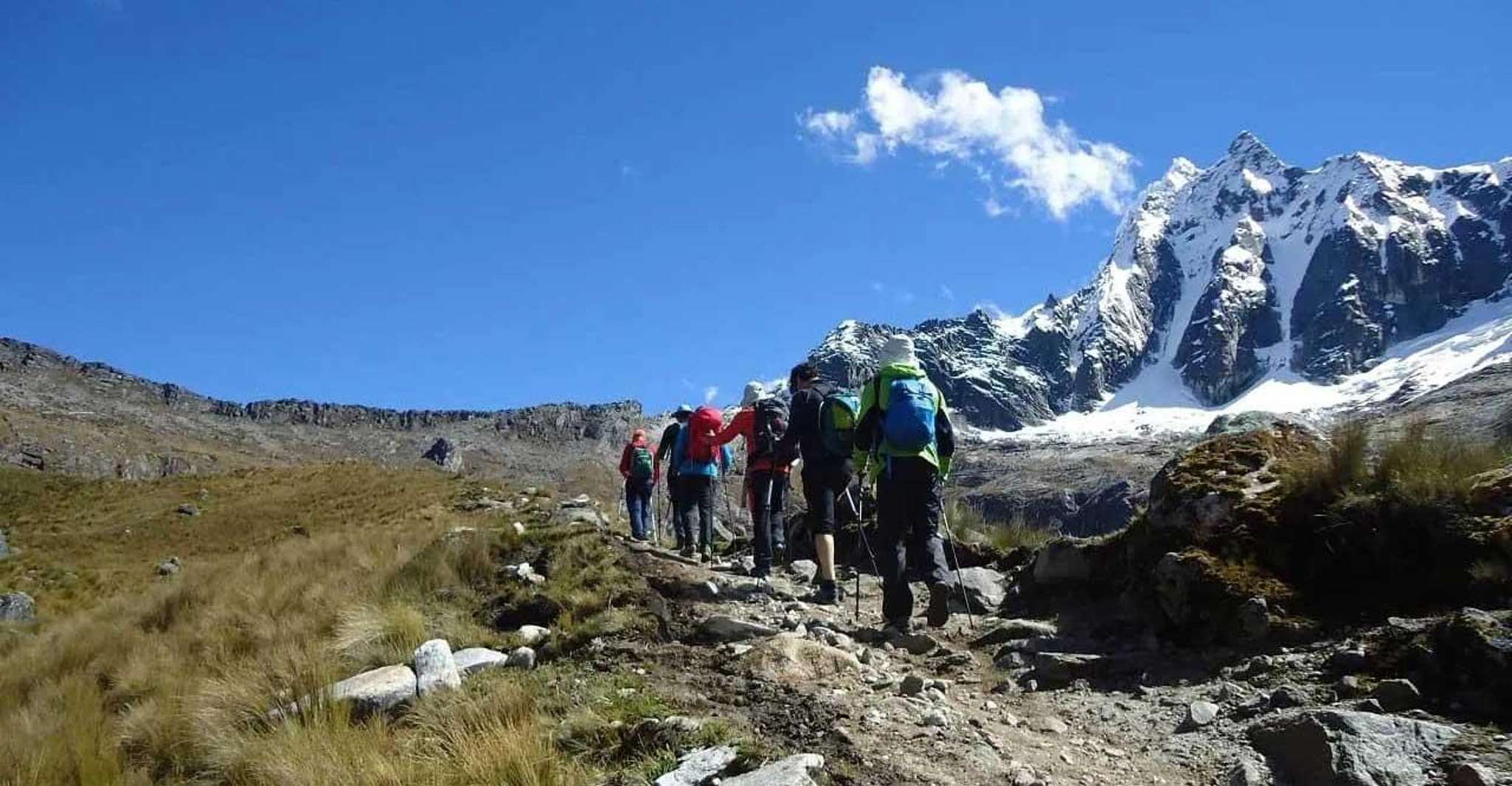 From huaraz, Trekking Santa Cruz - Llanganuco - Housity