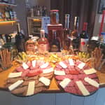Degustazione di Rakia bulgaro stagionato, salumi e sottaceti