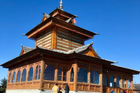 Shimla: Temples Tour with full day Local Driver Guide