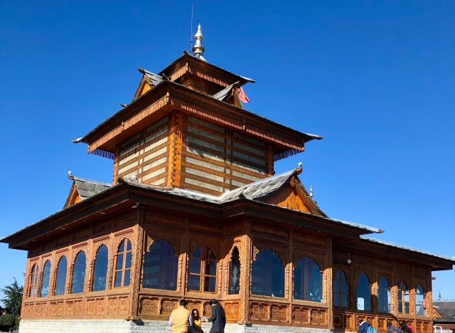 Shimla: Temples Tour with full day Local Driver Guide