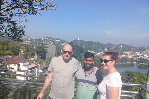 Kandy: Private Tuk Tuk City Tour with Local Guide
