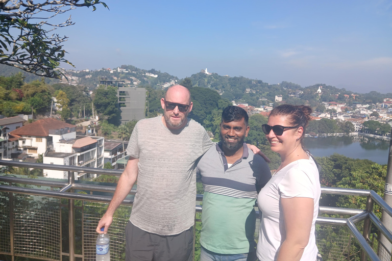 Kandy: Private Tuk Tuk City Tour with Local Guide