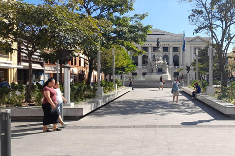 San Salvador : visite à pied dans le centre historiqueSan Salvador : visite à pied du centre historique