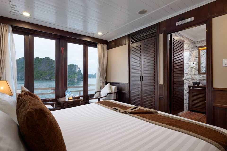 Crucero de 4 estrellas de 2 días, Bahía Halong con cueva de asombro, Isla Titop - Hizvo