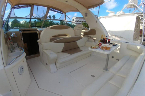 Cancún: Tour privado en yate a Isla Mujeres con snorkel #GMBSR41