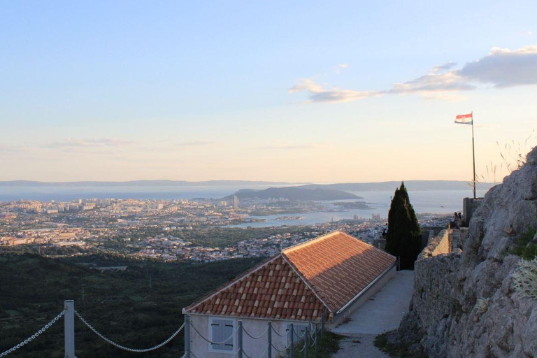 Split: Visita panorámica de la ciudad al atardecer en KlisExcursión nocturna al atardecer en Klis