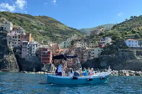 Riomaggiore: Passeio de barco guiado em Cinque Terre
