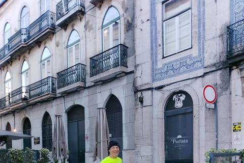 Lisbon: Early Morning Running Tour with Breakfast